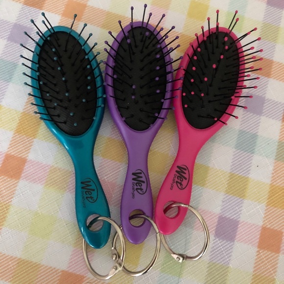 NWT The Wet Brush Limited Edition Key-Chain! 👑 - Picture 3 of 7